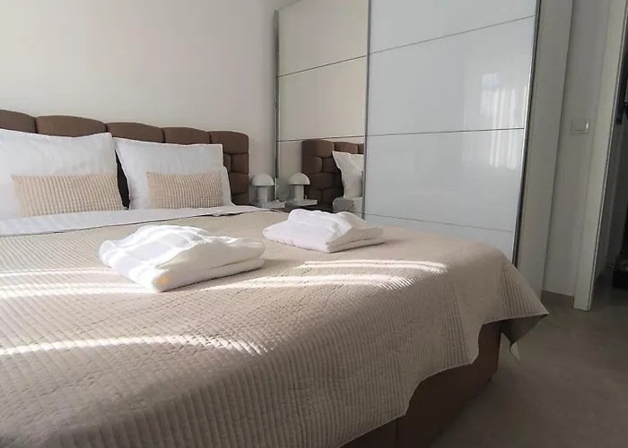 아파트 Rujan With Private Heated Pool