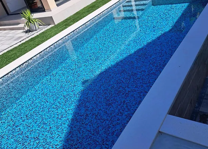 Rujan With Private Heated Pool Kučine