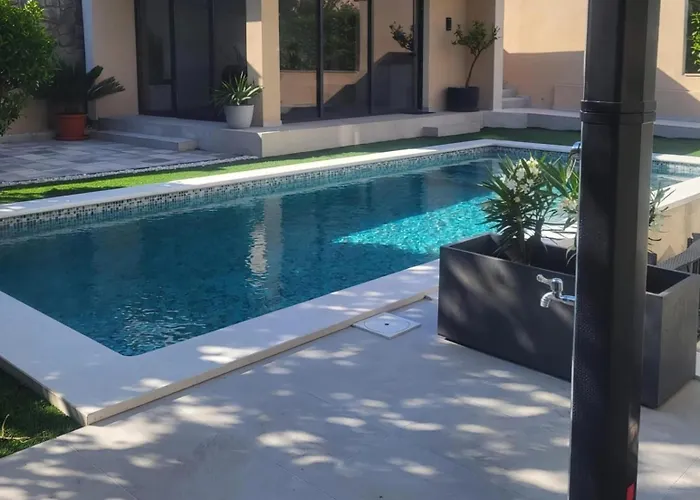 Rujan With Private Heated Pool 아파트 Kučine