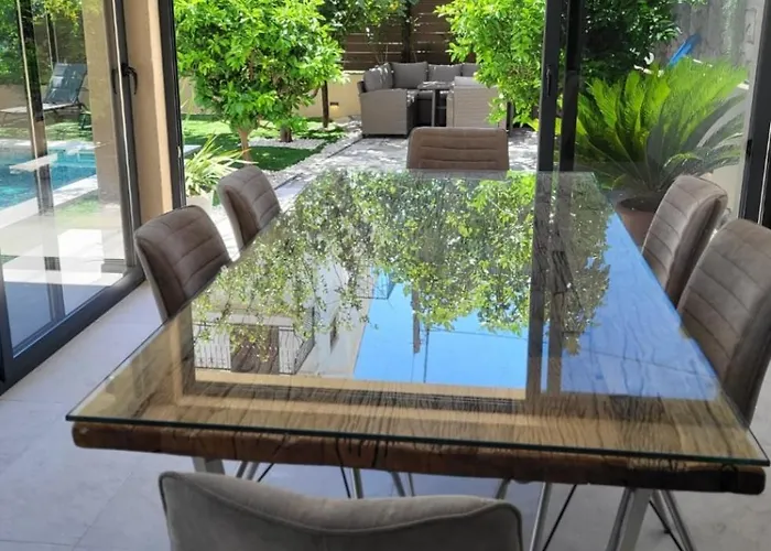 Rujan With Private Heated Pool 아파트 *