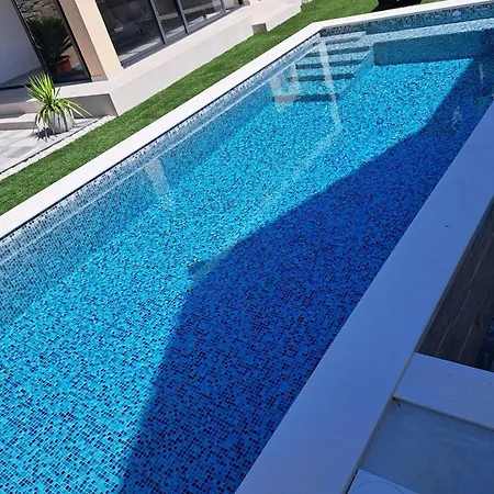 Rujan With Private Heated Pool Kučine