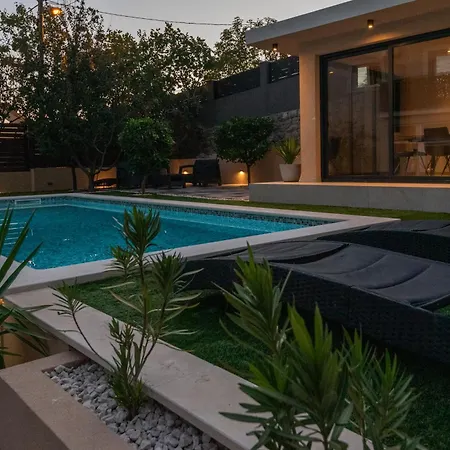Rujan With Private Heated Pool Apartment *