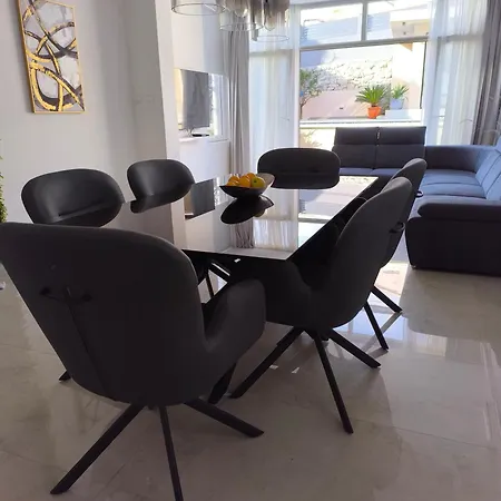 Appartement Rujan With Private Heated Pool *